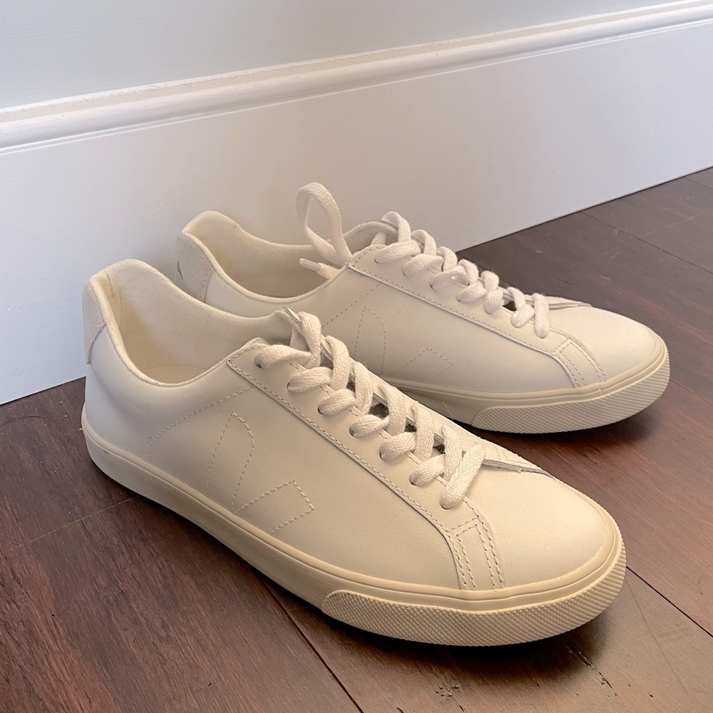 Veja US womens size 7 Sneakers